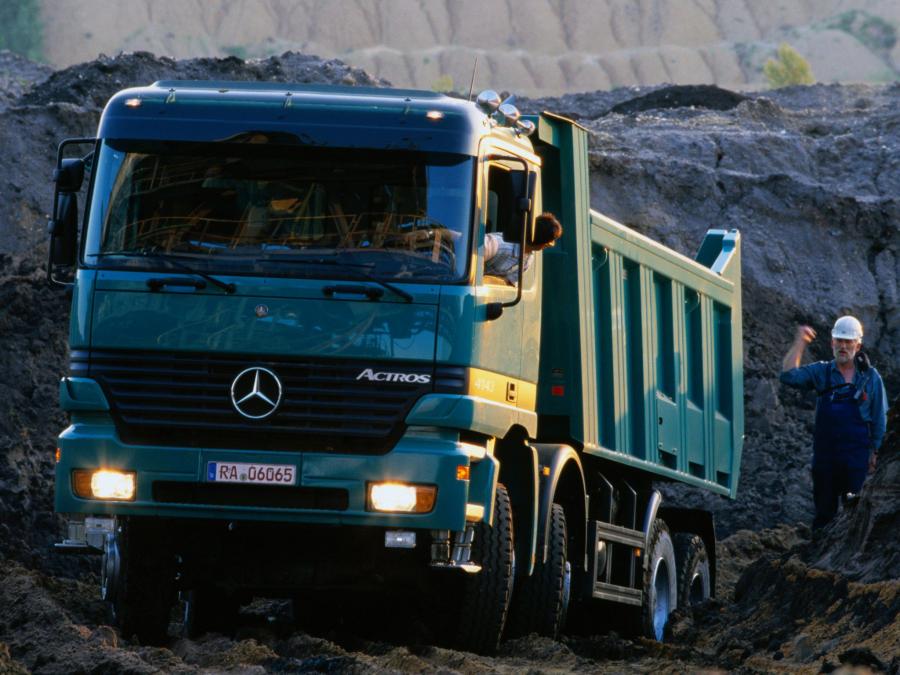  Mercedes-Benz Actros 4143 1997 года  (фото 2 из 11)